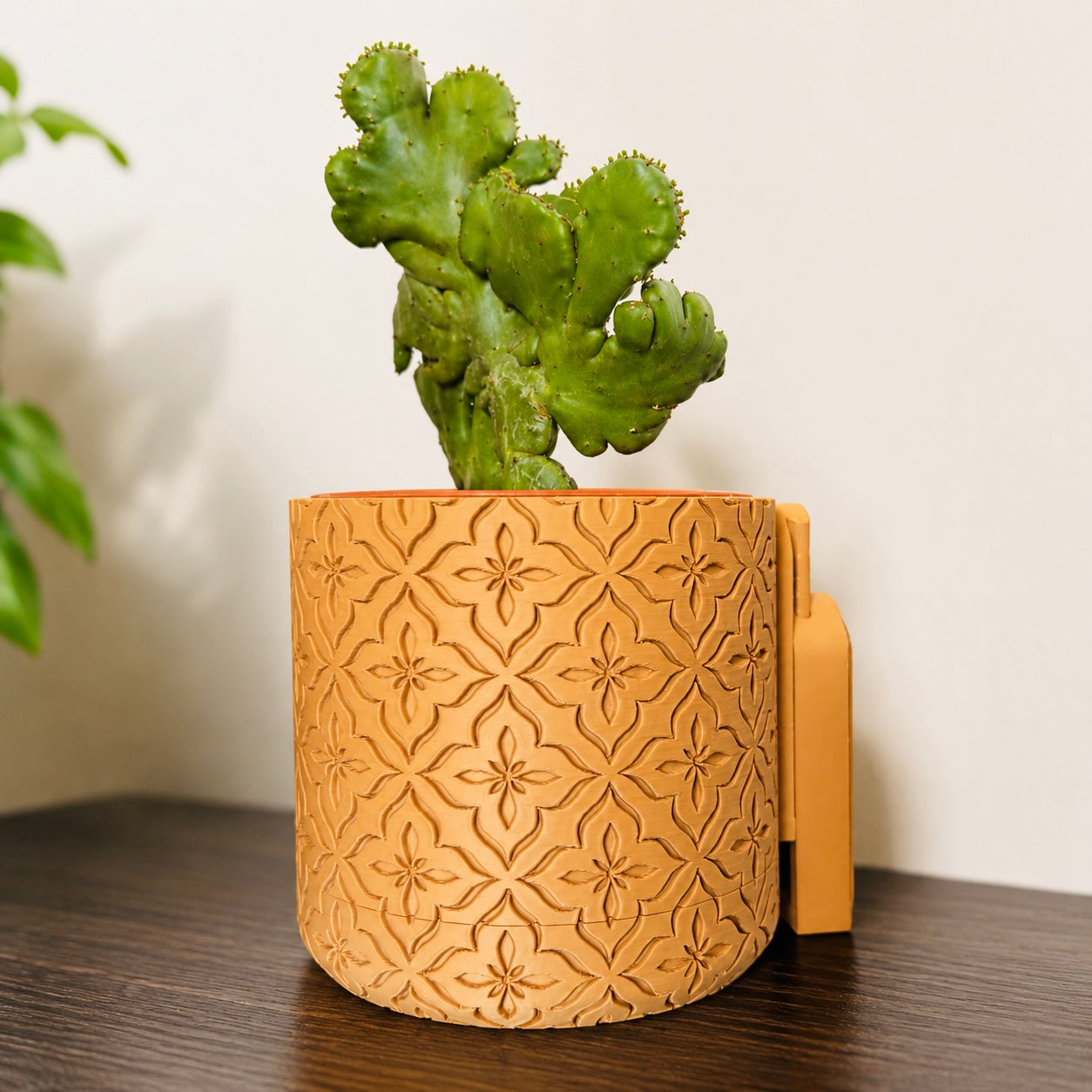 Vaso Decorativo con Sottovaso – Design Floreale