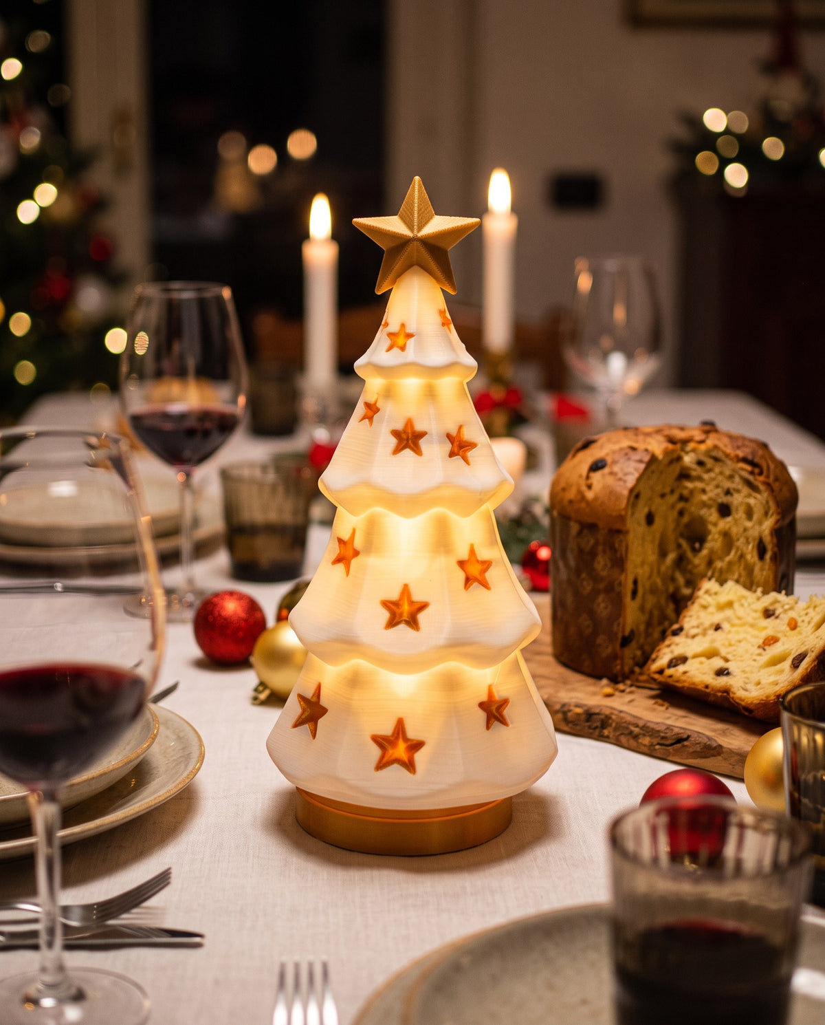 Albero di Natale Luminoso con Candela LED - sulla tavola di Natale